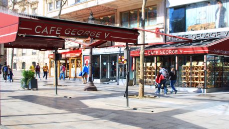 Closed Restaurants on the Champs Elysees in Paris